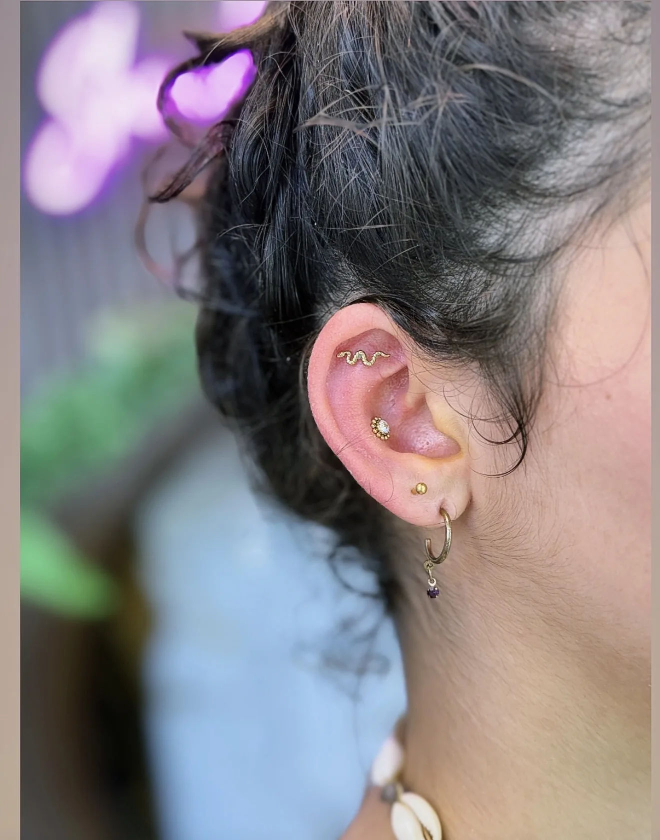 Piercing conch serpent or oreille Paris Showtime Tattoo