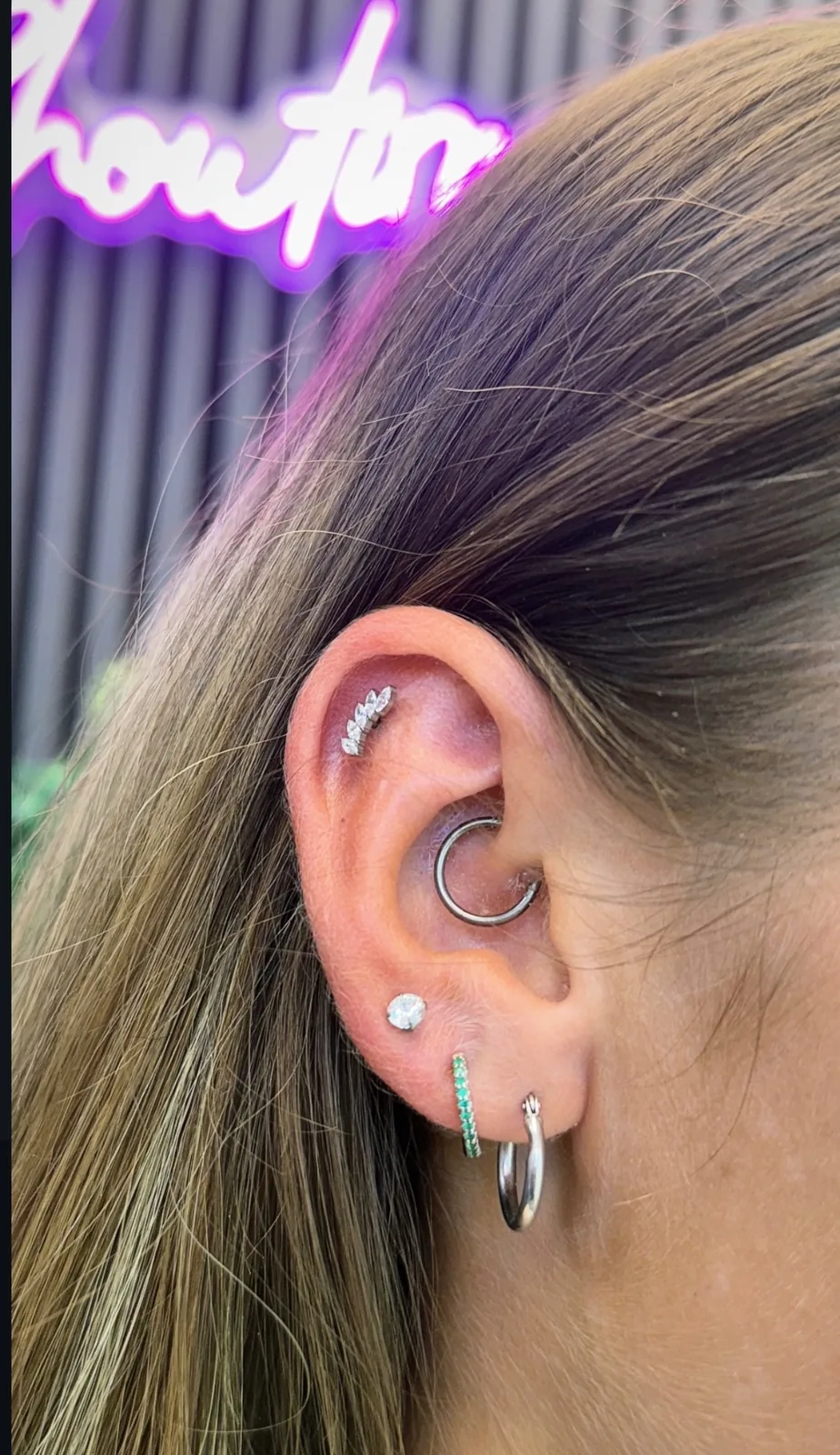 Piercing Daith Piercing daith à Paris Châtelet – Showtime Tattoo