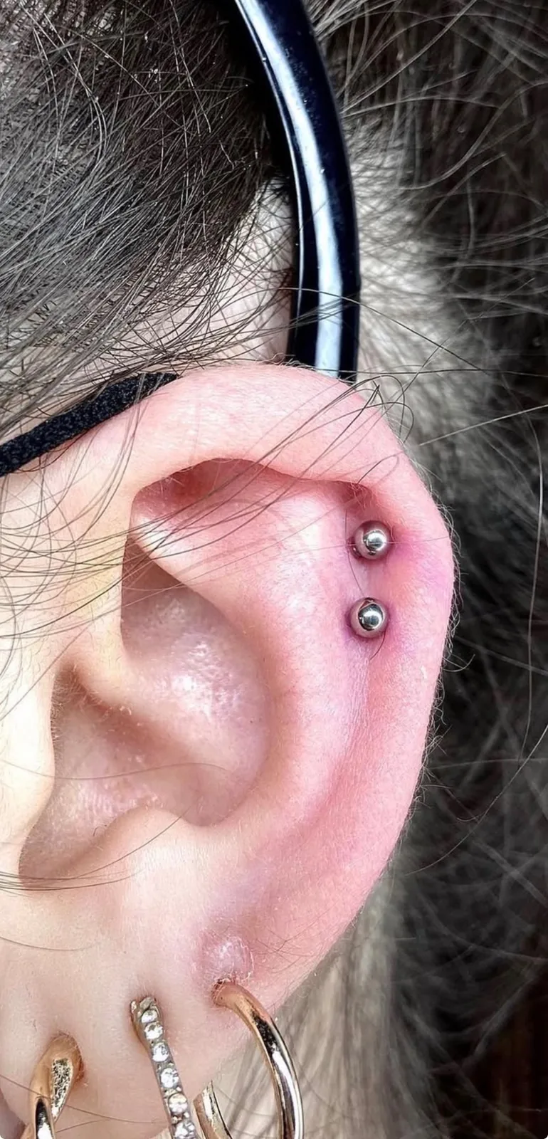 Double helix titane Piercing helix double titane oreille Paris Showtime Tattoo