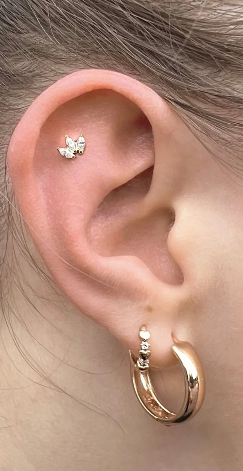 Helix papillon or rose Piercing helix papillon or rose oreille Paris Showtime Tattoo