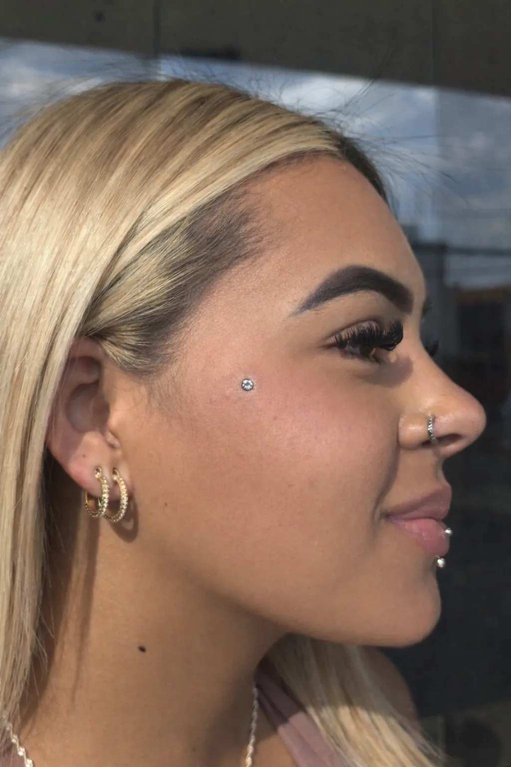 Piercing Microdermal Piercing microdermal à Paris Châtelet – Showtime Tattoo