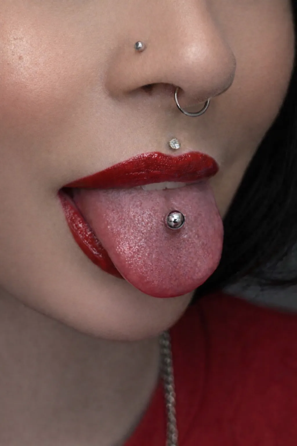 Smiley boule Piercing smiley boule titane Paris Showtime Tattoo