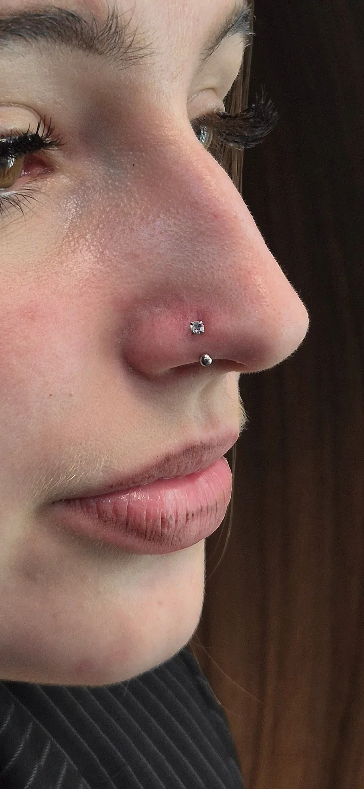 Piercing nez double nostril diamant professionnel Showtime Tattoo Paris Châtelet
