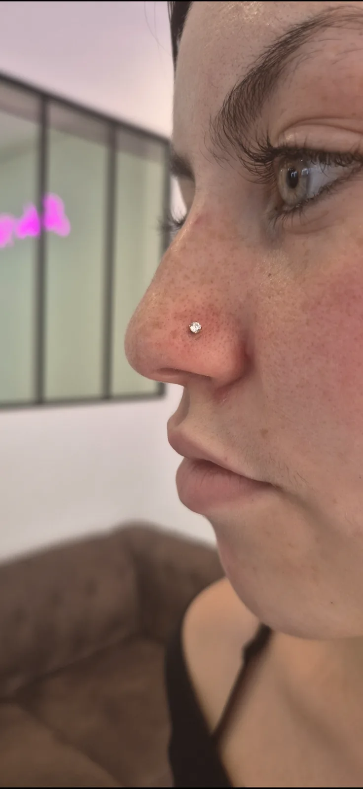 Piercing Nez Piercing nez (nostril) à Paris Châtelet – Showtime Tattoo