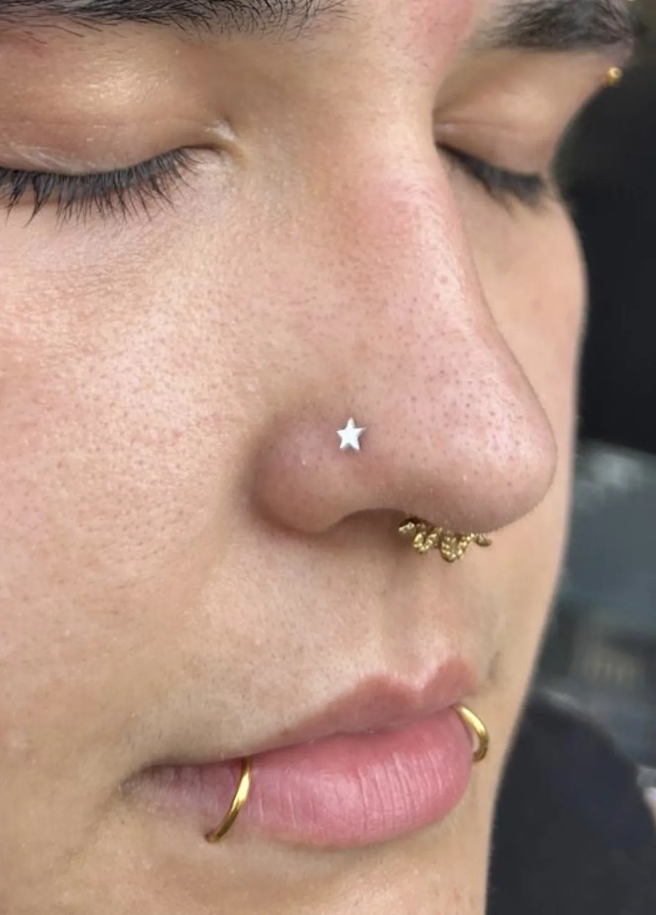 Piercing nez Paris – Showtime Tattoo Piercing nez nostril professionnel Paris – Showtime Tattoo Châtelet