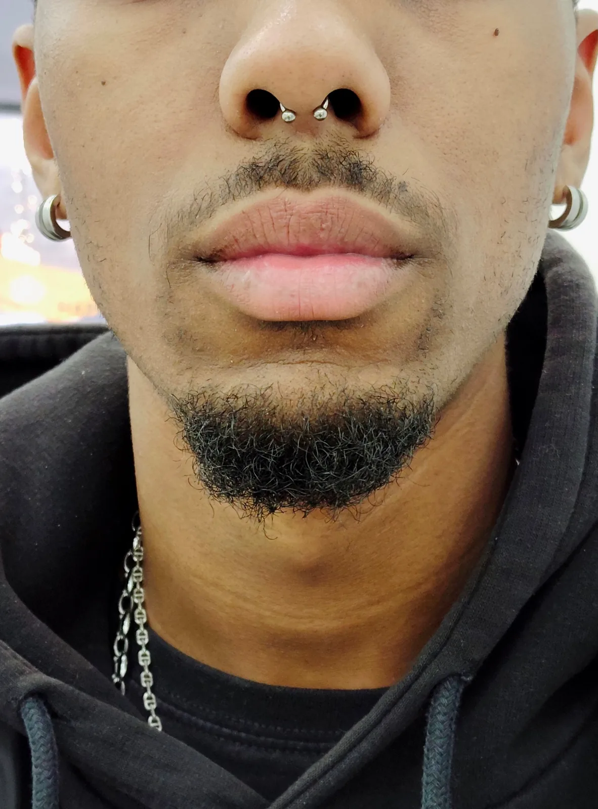 Septum discret homme Piercing septum discret homme titane Paris – Showtime Tattoo