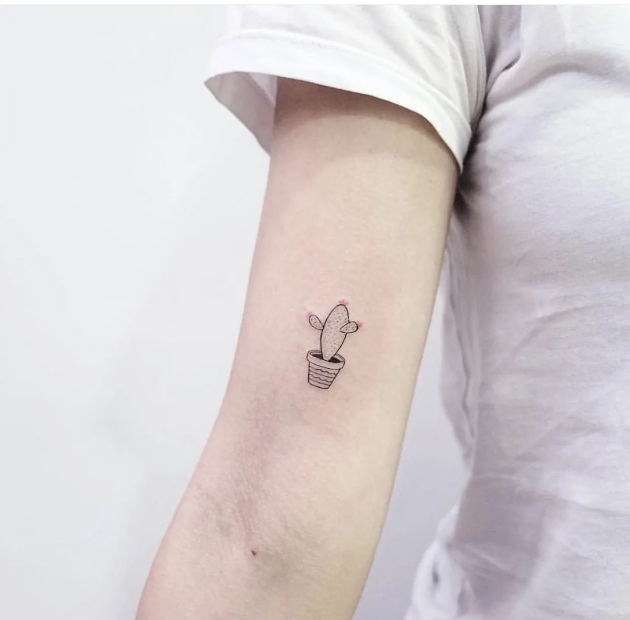 Cactus Minimalist cactus arm tattoo Paris – Showtime Tattoo