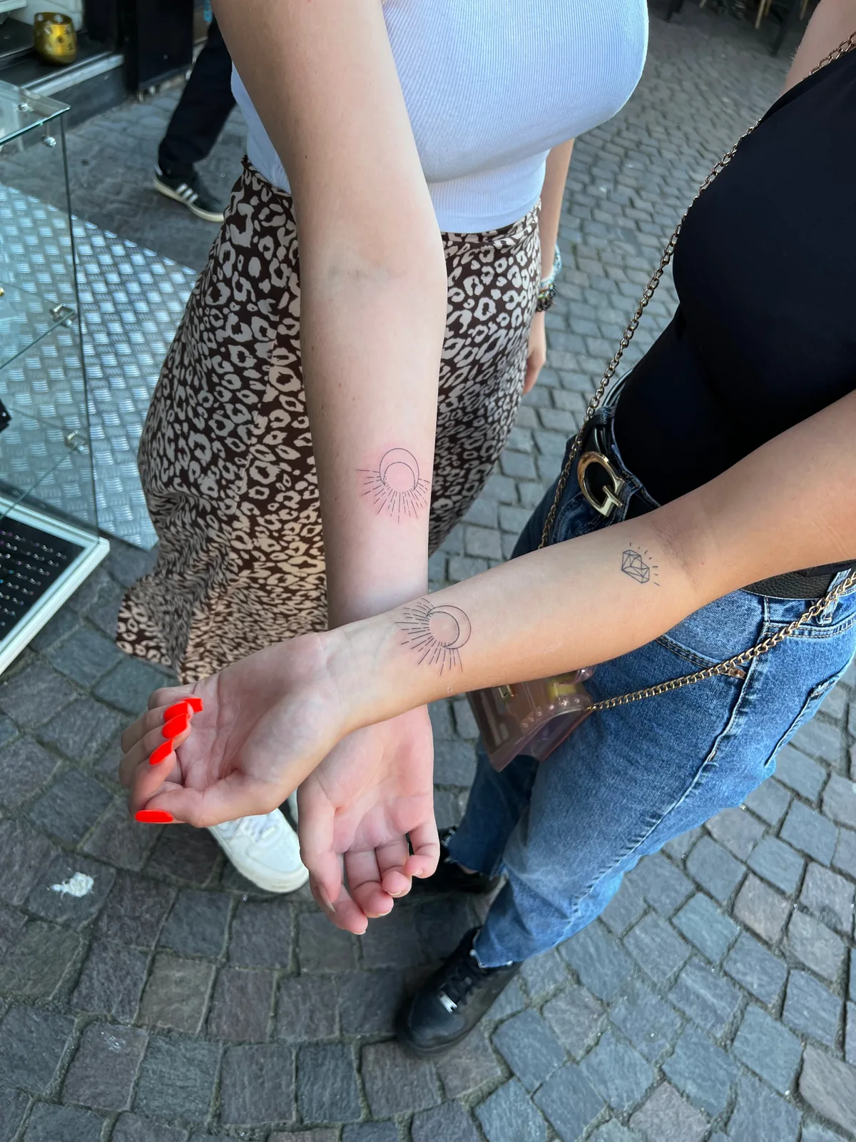 Couple sun matching fineline tattoo Paris – Showtime Tattoo
